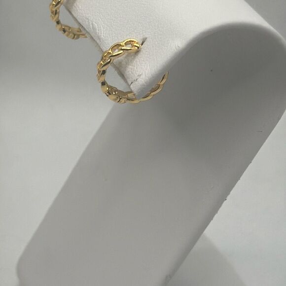 NWOT 18k gold plated Cuban chain huggie - Picture 2 of 3